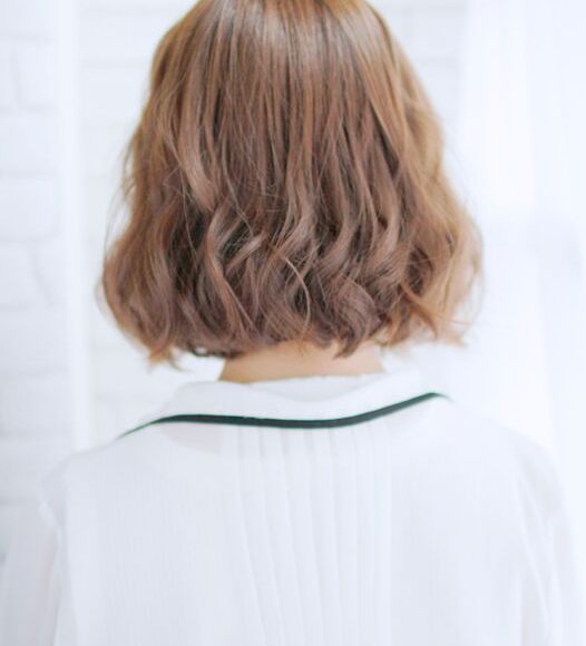 前下がりフェミニンボブ