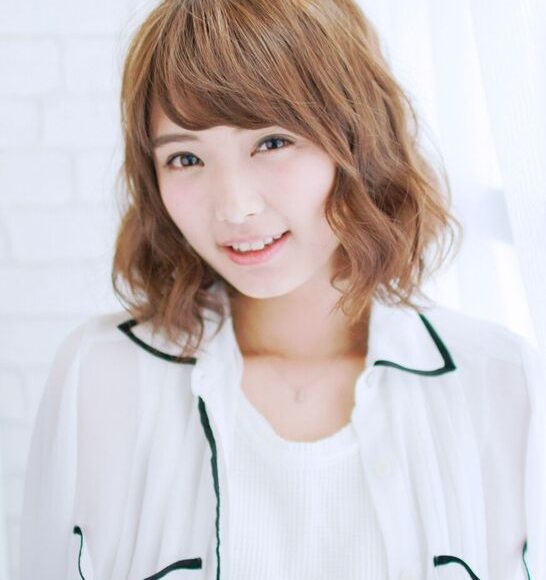 前下がりフェミニンボブ