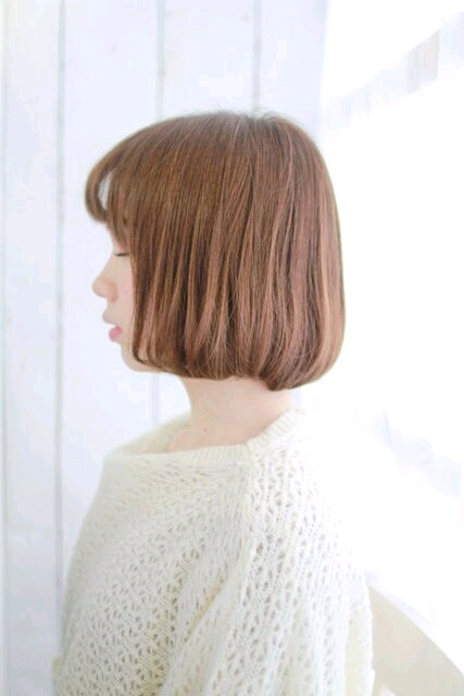 素材を引き立てる自然なストレートボブ
